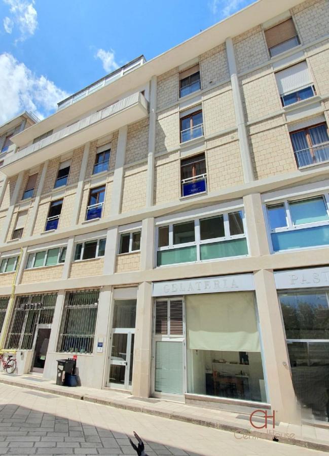 Central House เลชเช ภายนอก รูปภาพ